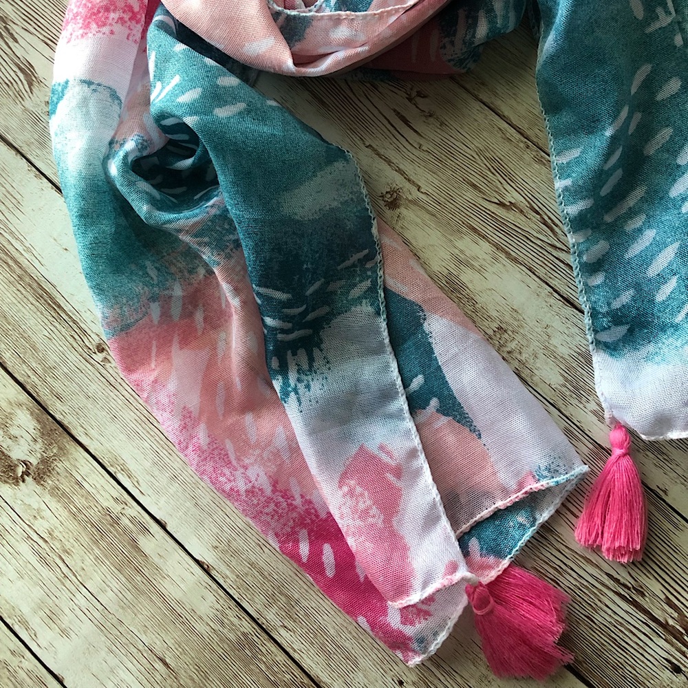 NEW Scarf 🧣 - Picture 4 of 6